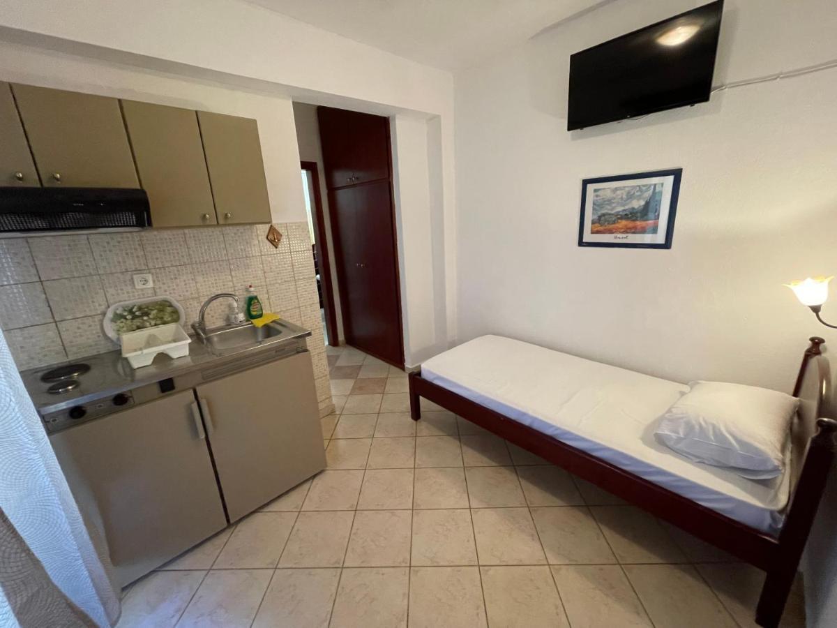 Galazia Akti Seaside Apartments Nikiti  Exterior photo